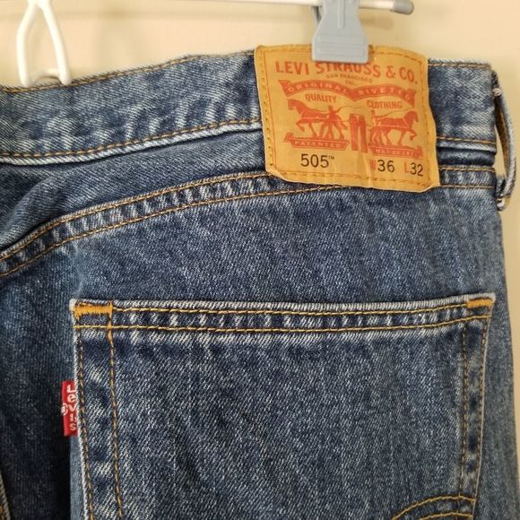 Levi's 505 Men's Medium Wash Mid-Rise 36 × 32 In great condition - Picture 3 of 13